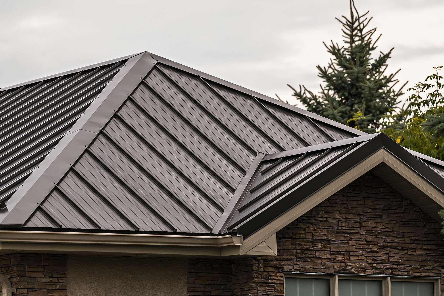 Smart Questions to Ask Before You Purchase a New Roof in Canada