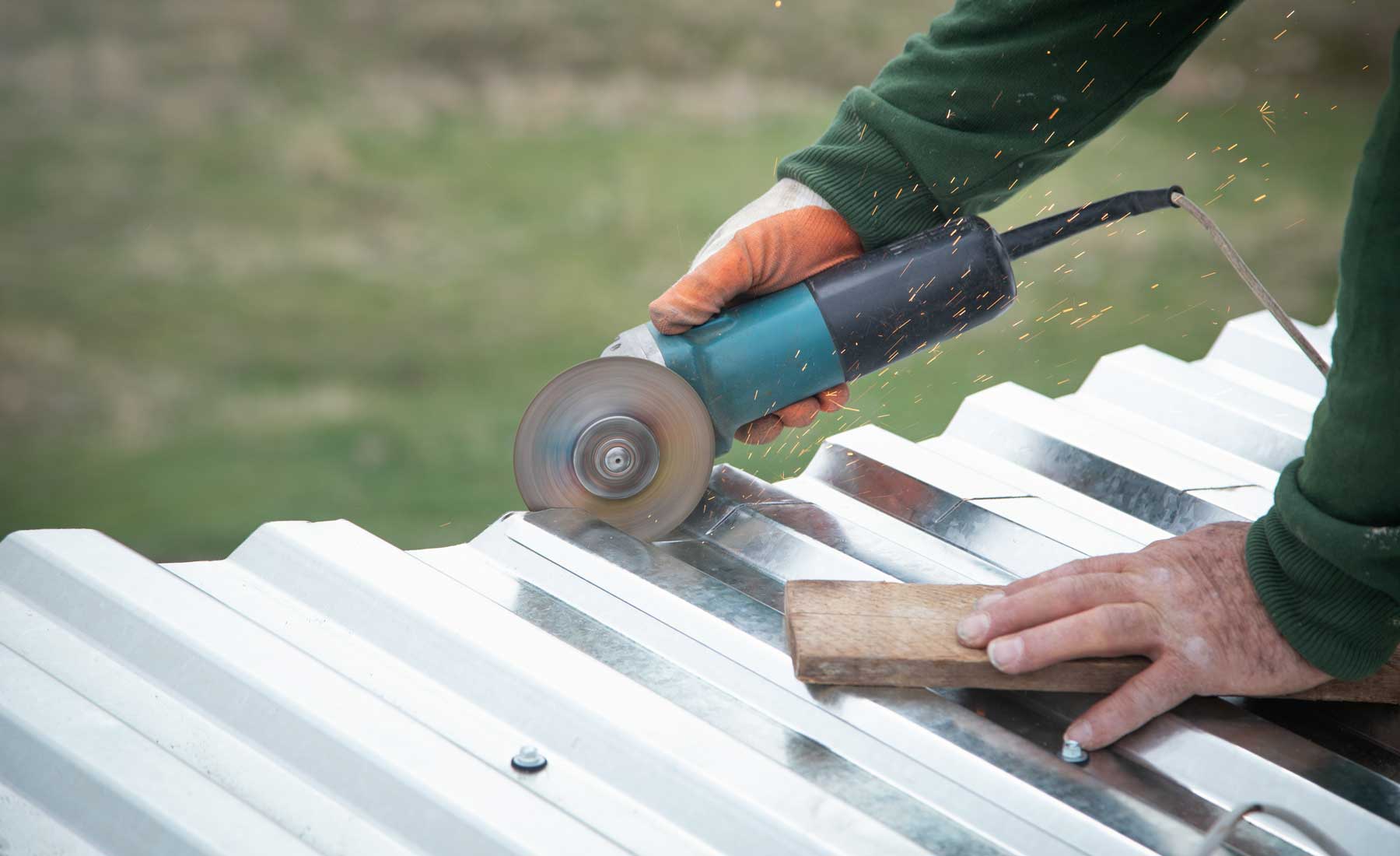How to Cut Metal Panels for Your Canadian Project: